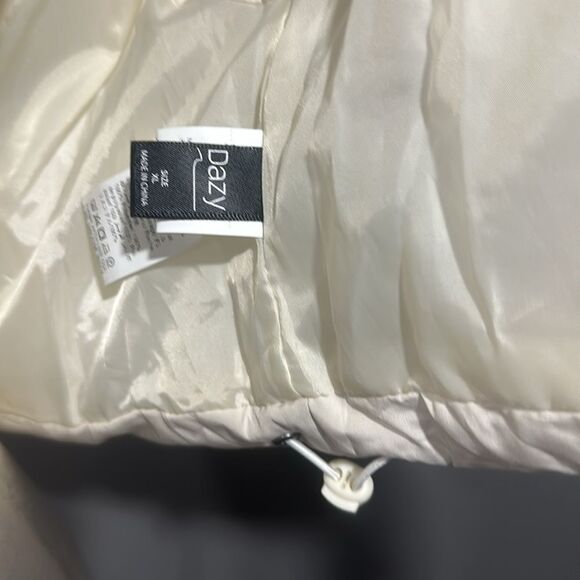 Dazy Off White Cropped Zip Up Puffer Vest XL - Picture 3 of 4